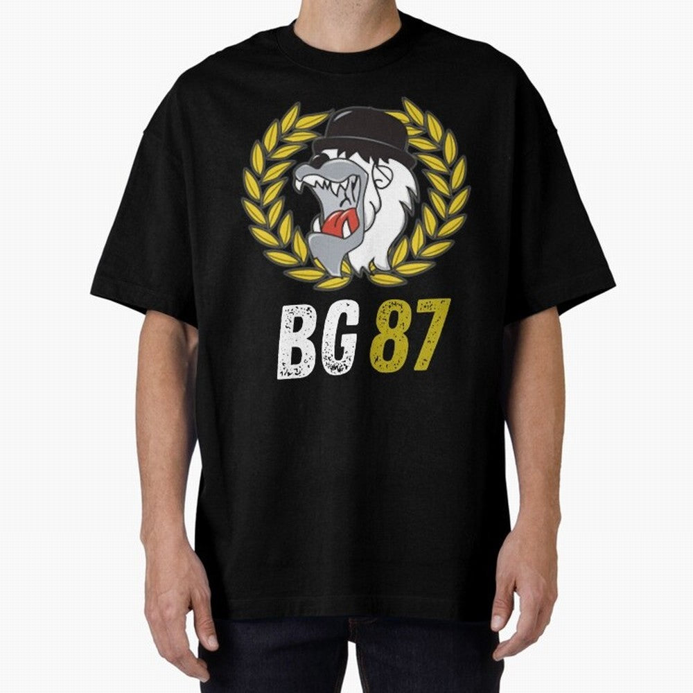Mala Suerte 87 (Hinchas Del Lyon) Camiseta Esencial Oversized T-Shirt Honor the Beautiful Game during Match Day Hype around FIFA World Cup 2026 Group Stage, Messi and Cristiano Ronaldo, France and Portugal, Champion Mindset, Group Stage Buzz,