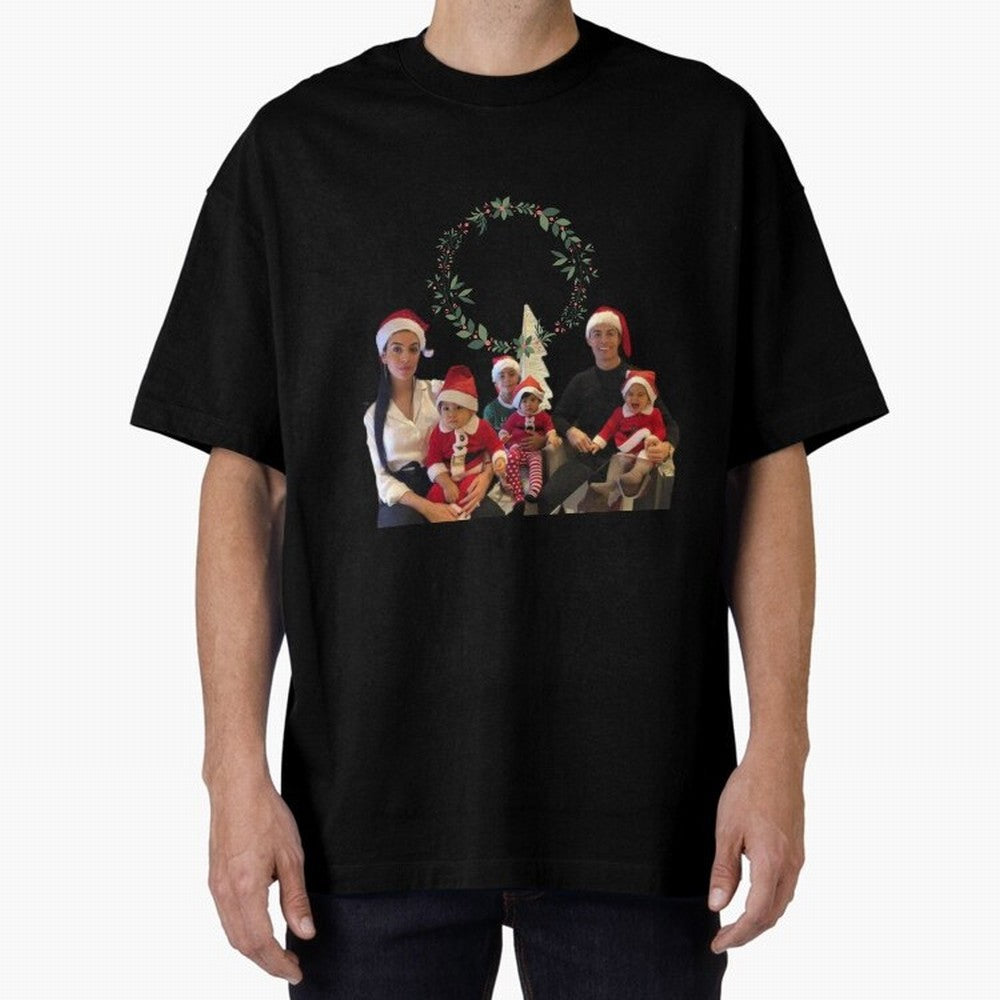 Cristiano ronaldo siuuu familly - siuuu Merry Christmas Oversized T-Shirt Celebrate Supporters United by Match Day Hype around FIFA World Cup 2026, Haaland and Mbappe, Spain and Netherlands, Retro Football Energy, Iconic Rivalries, Trophy Chase