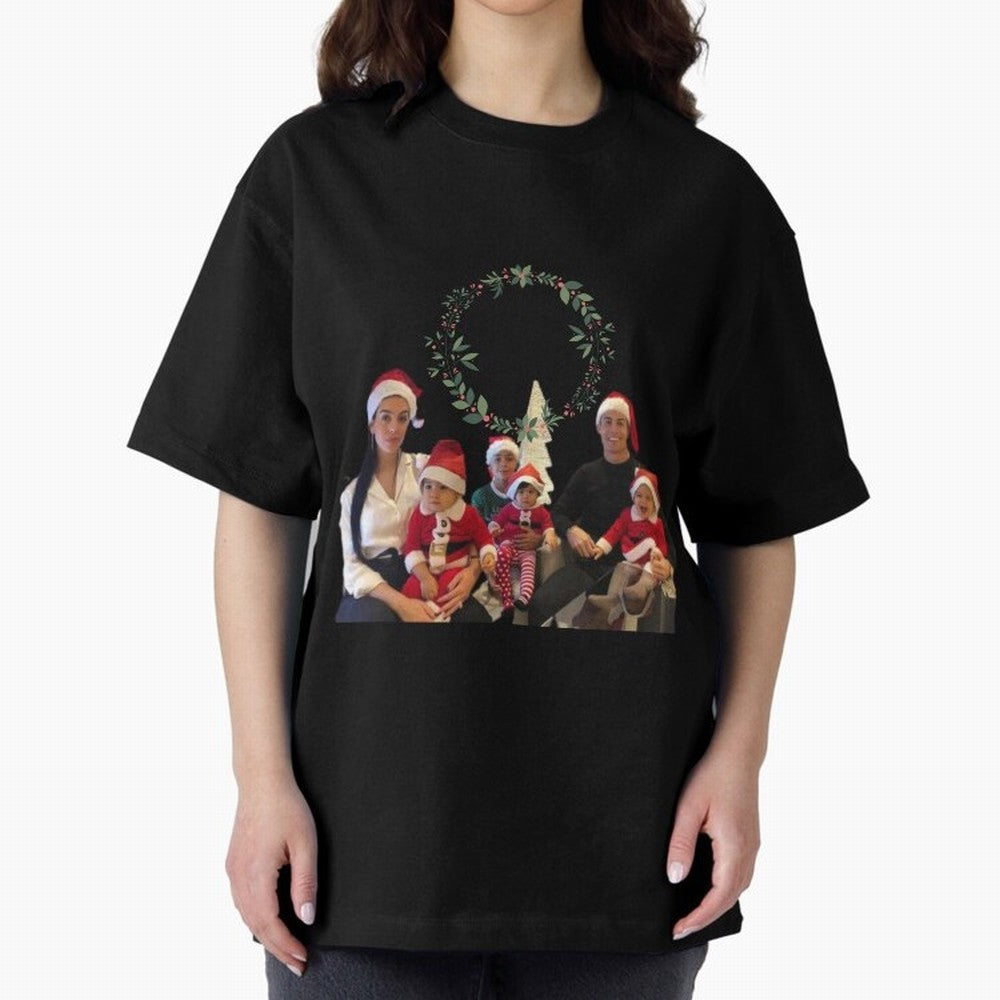 Cristiano ronaldo siuuu familly - siuuu Merry Christmas Oversized T-Shirt Celebrate Supporters United by Match Day Hype around FIFA World Cup 2026, Haaland and Mbappe, Spain and Netherlands, Retro Football Energy, Iconic Rivalries, Trophy Chase
